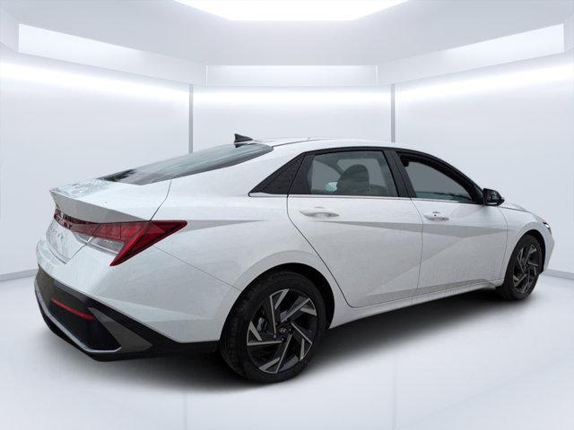 2025 Hyundai Elantra SEL Convenience photo 3