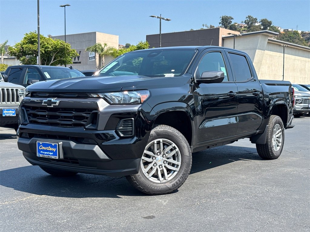 2025 Chevrolet Colorado Work Truck LT photo 2