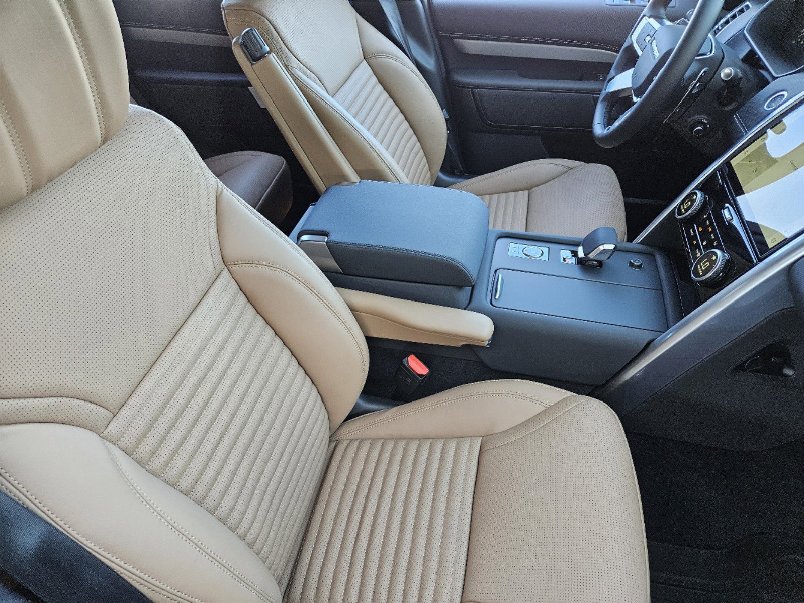 2025 Land Rover Discovery SE photo 9