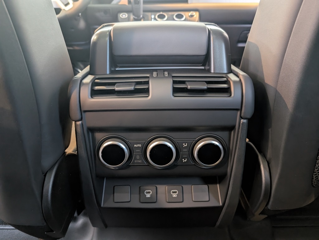 2025 Land Rover Defender 110 S photo 23