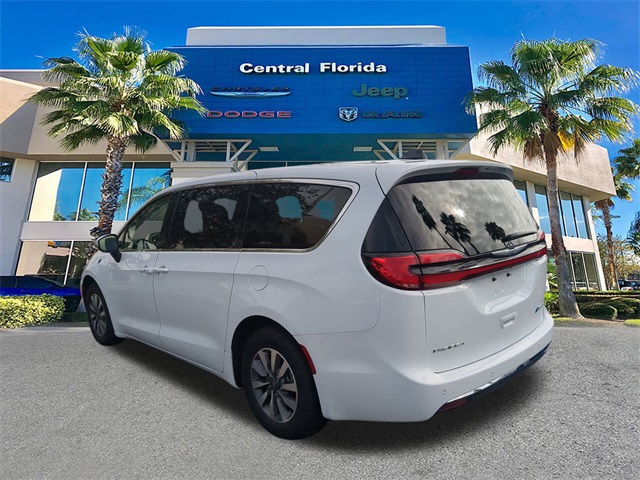 2023 Chrysler Pacifica Hybrid Touring L photo 5