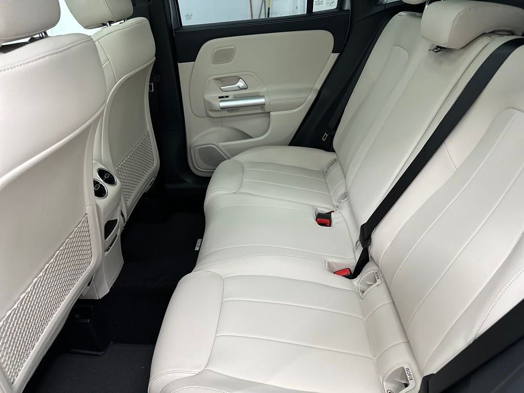 2025 Mercedes Benz GLA 250 photo 19