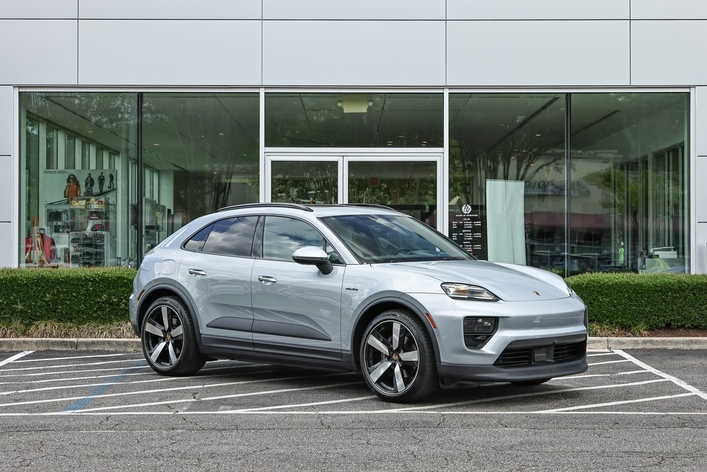 2025 Porsche Macan 4 Electric photo 9