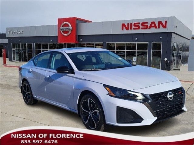 2025 Nissan Altima SR's photo