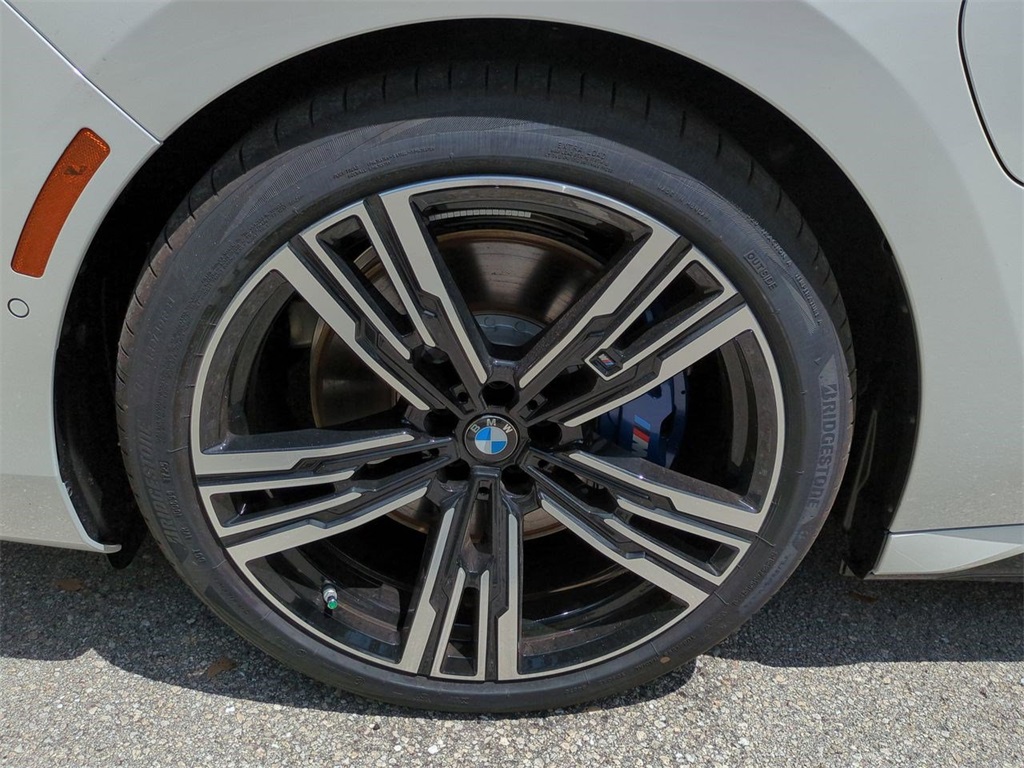 2025 Bmw 750e photo 10