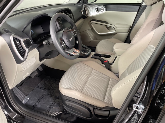 2025 Kia Soul LX S photo 13