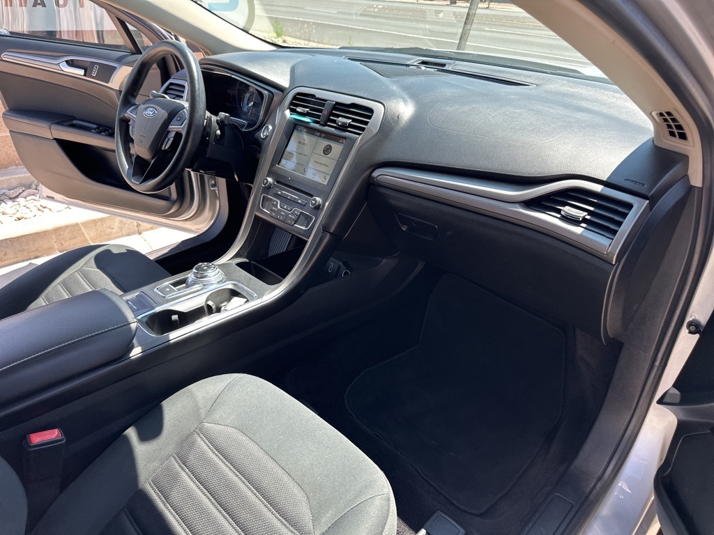 2017 Ford Fusion SE photo 16