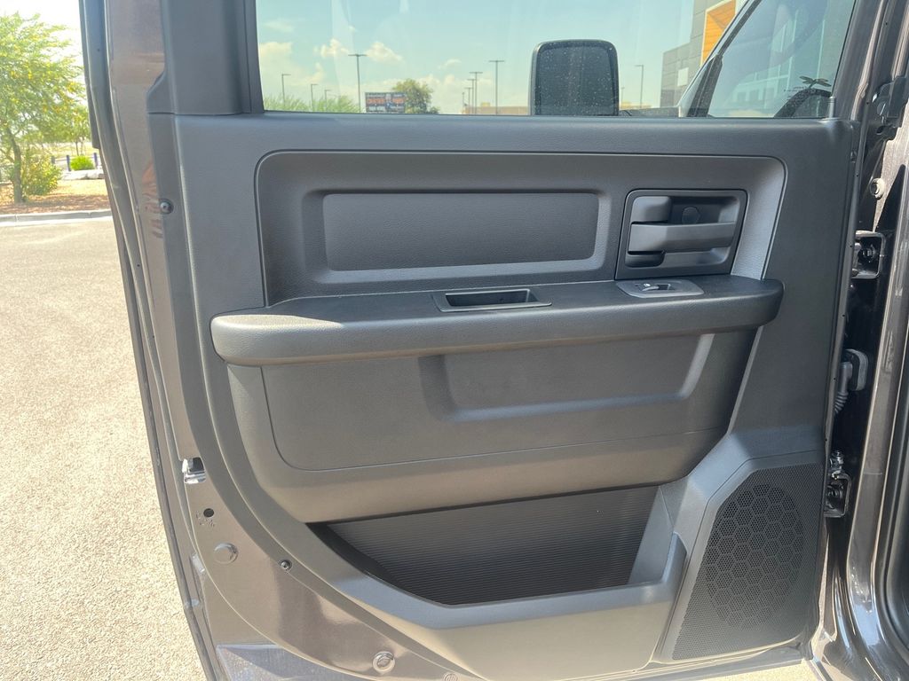 2025 Ram 2500 Tradesman photo 30