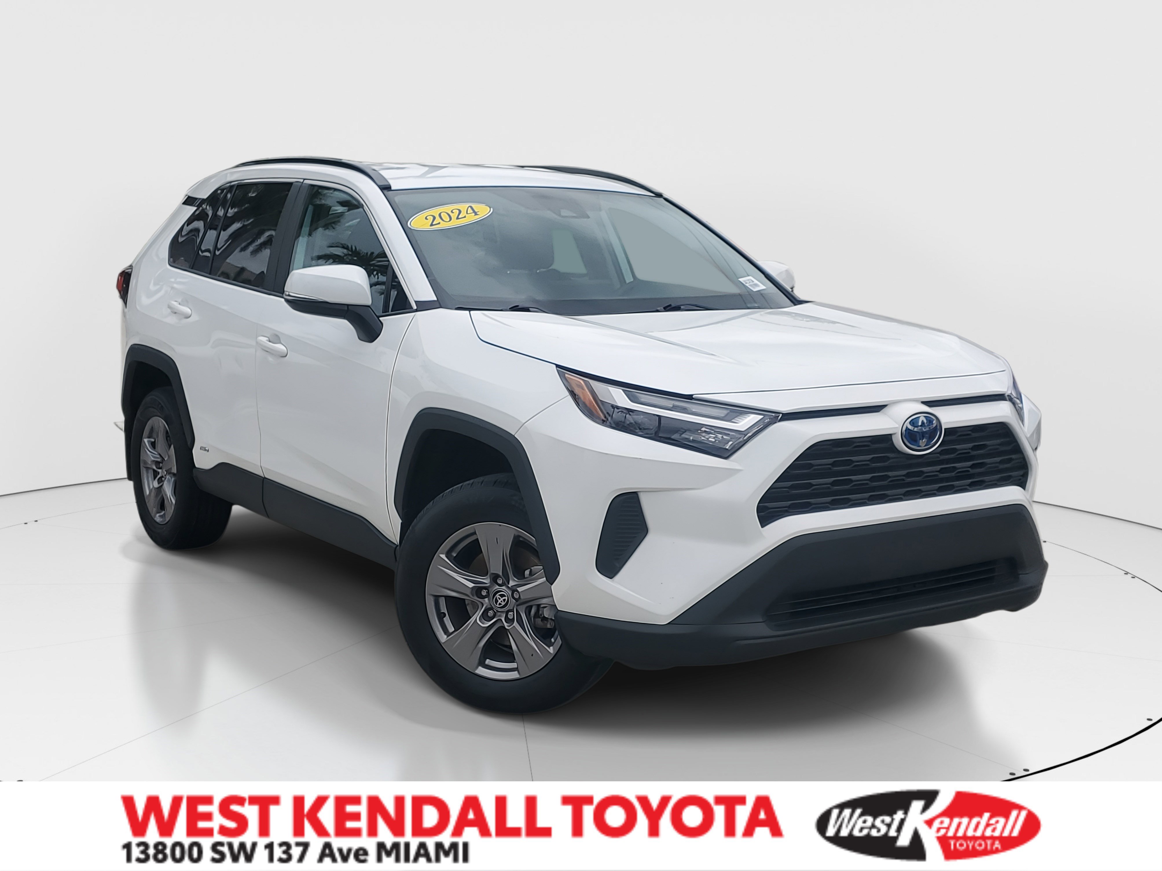 2024 Toyota RAV4 XLE's photo