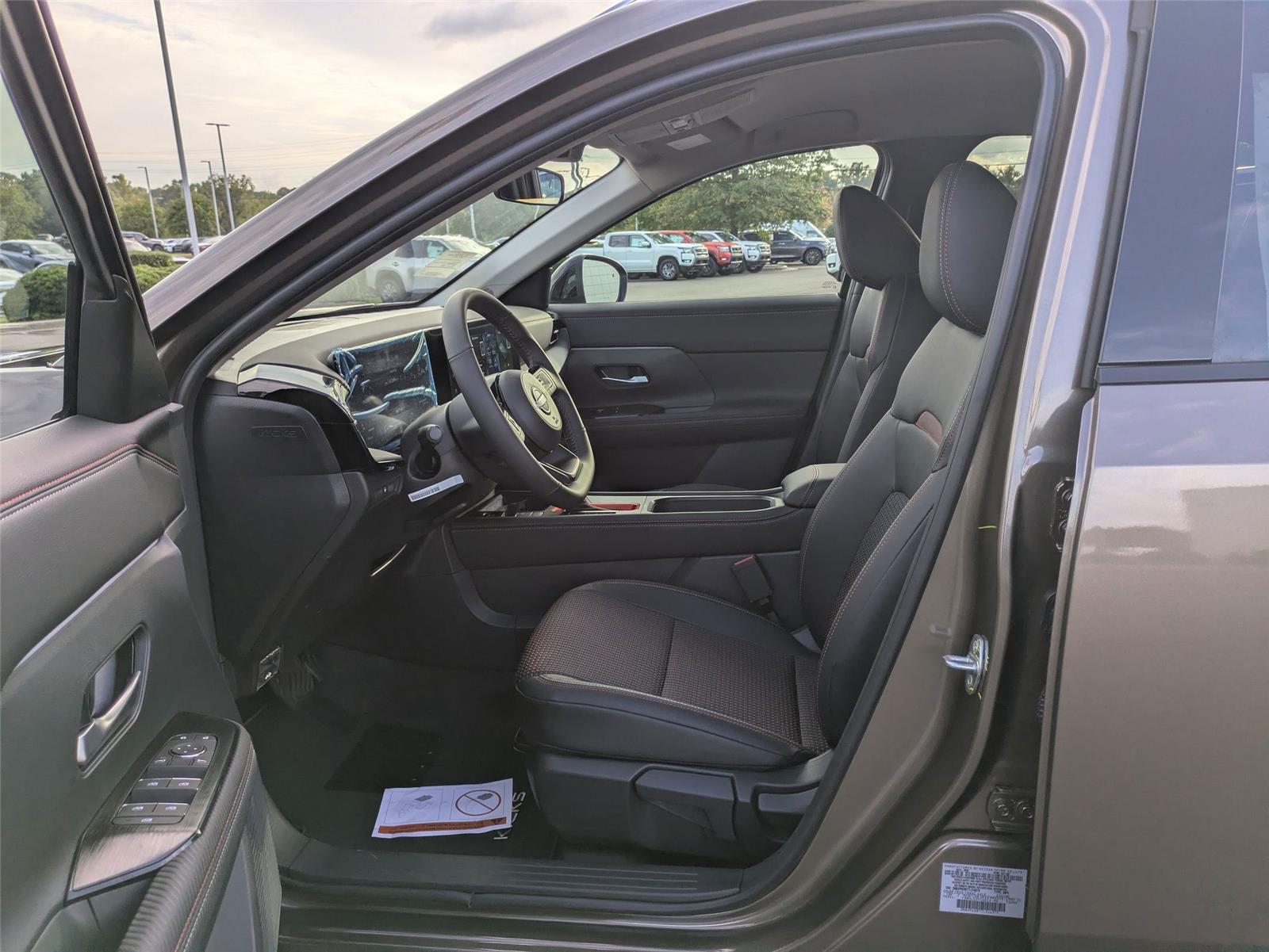 2026 Nissan Kicks SR photo 13
