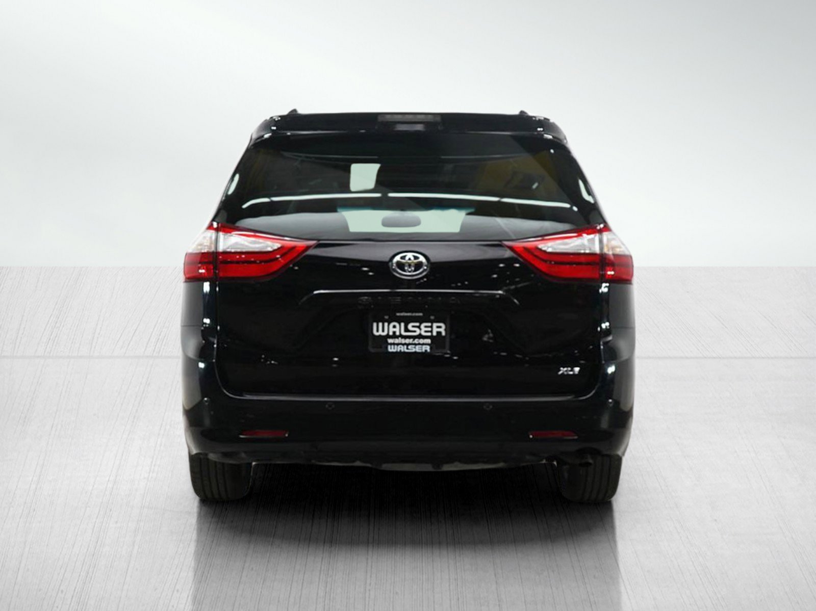 2016 Toyota Sienna XLE photo 4