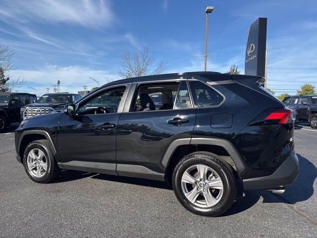 2023 Toyota RAV4 XLE photo 3