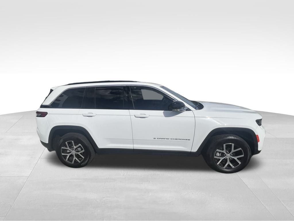 2025 Jeep Grand Cherokee Limited photo 2
