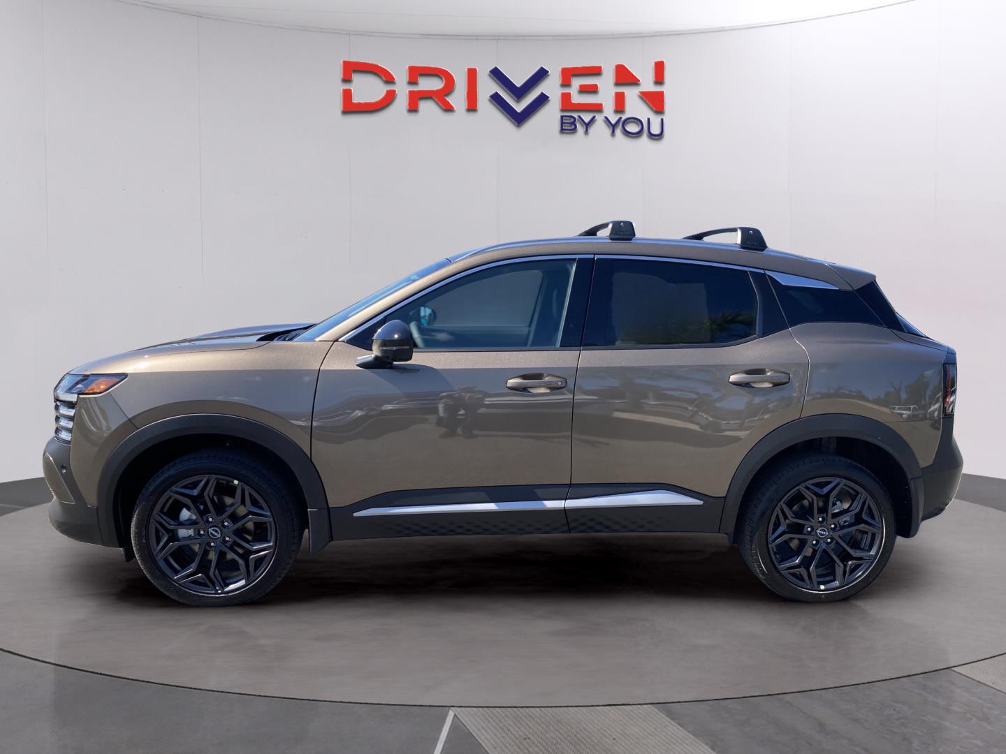 2026 Nissan Kicks SR photo 2