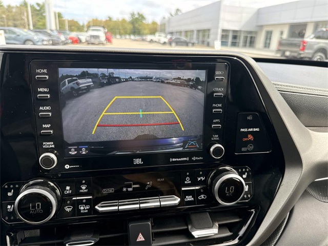 2020 Toyota Highlander Limited photo 24