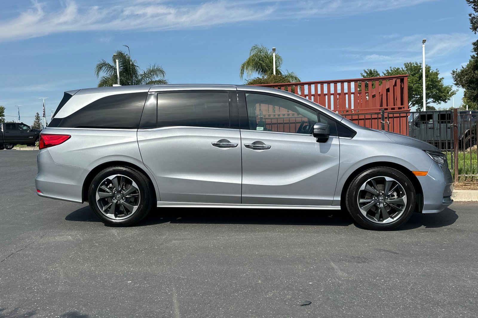 2023 Honda Odyssey Elite photo 3