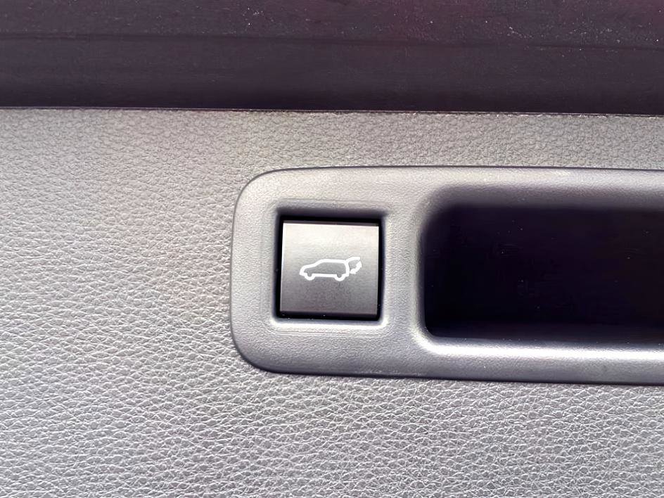2024 Toyota Highlander LE photo 22