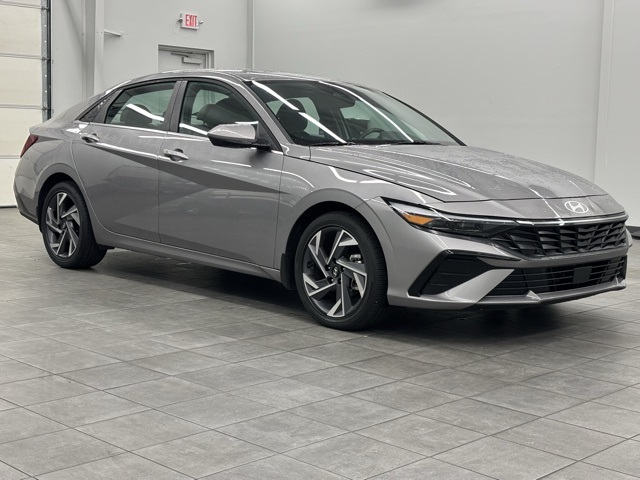 2025 Hyundai Elantra SEL's photo