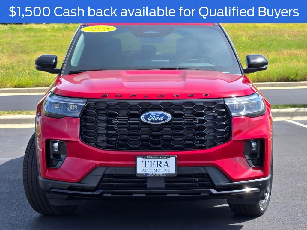 2025 Ford Explorer ST-Line photo 2