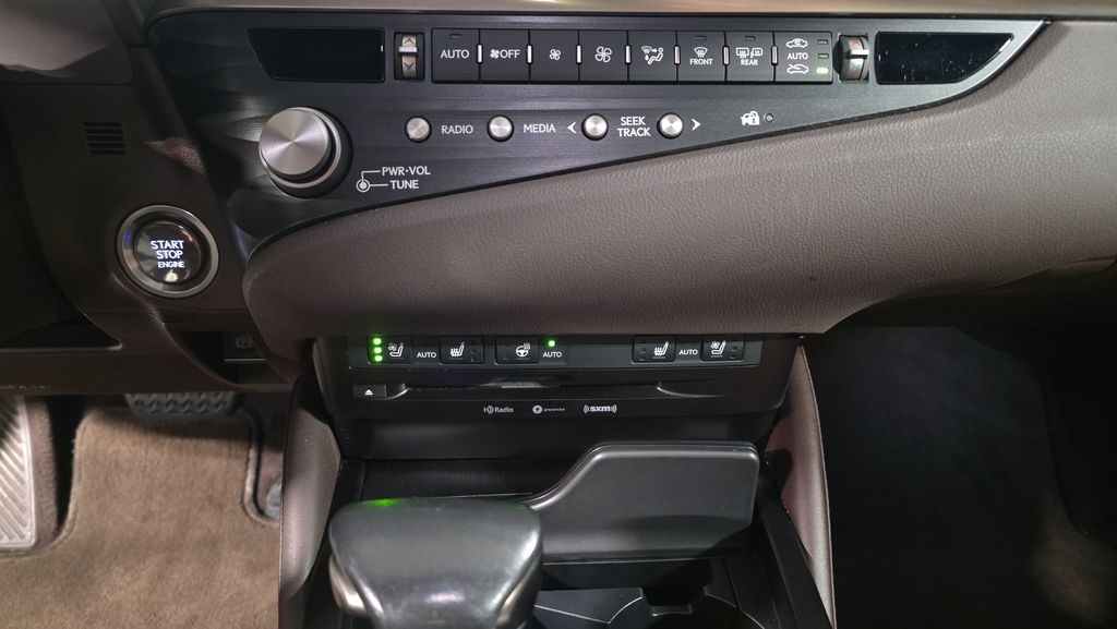 2021 Lexus ES 350 photo 16