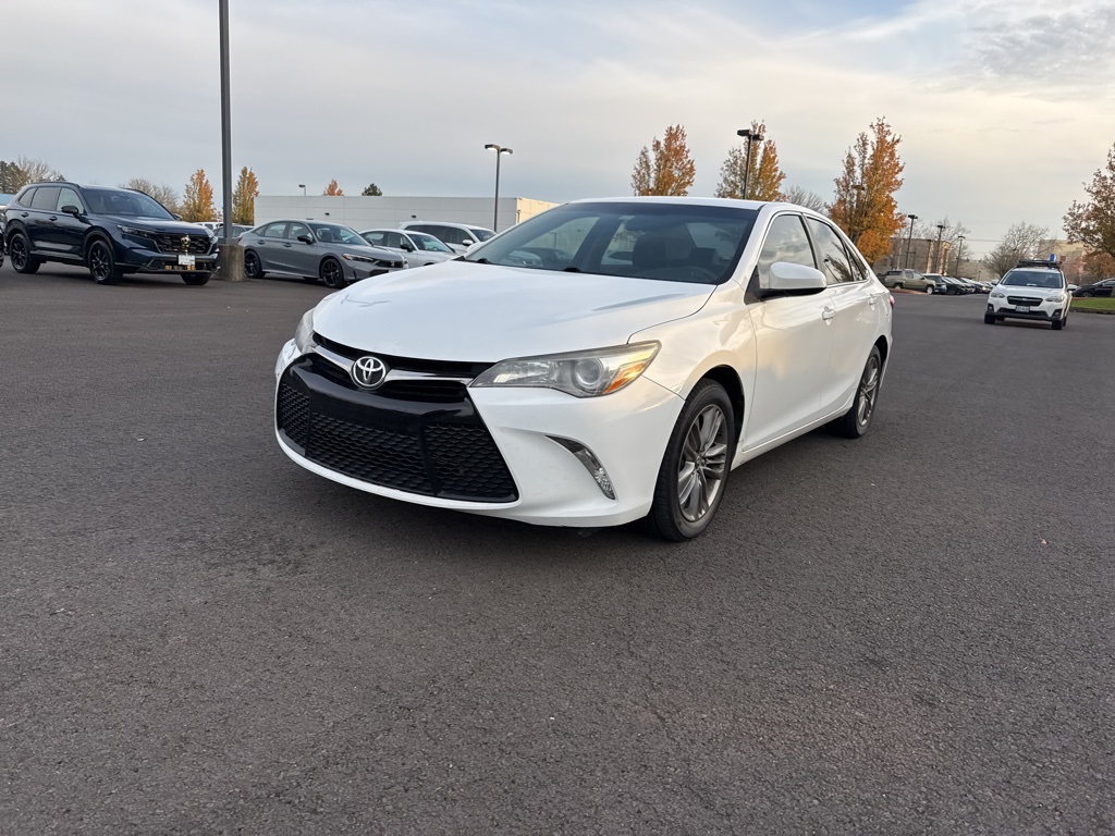 2017 Toyota Camry SE photo 3