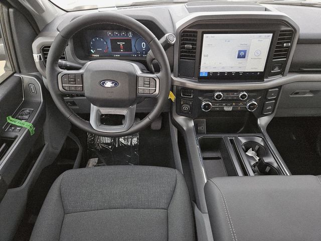 2025 Ford F-150 XLT photo 4