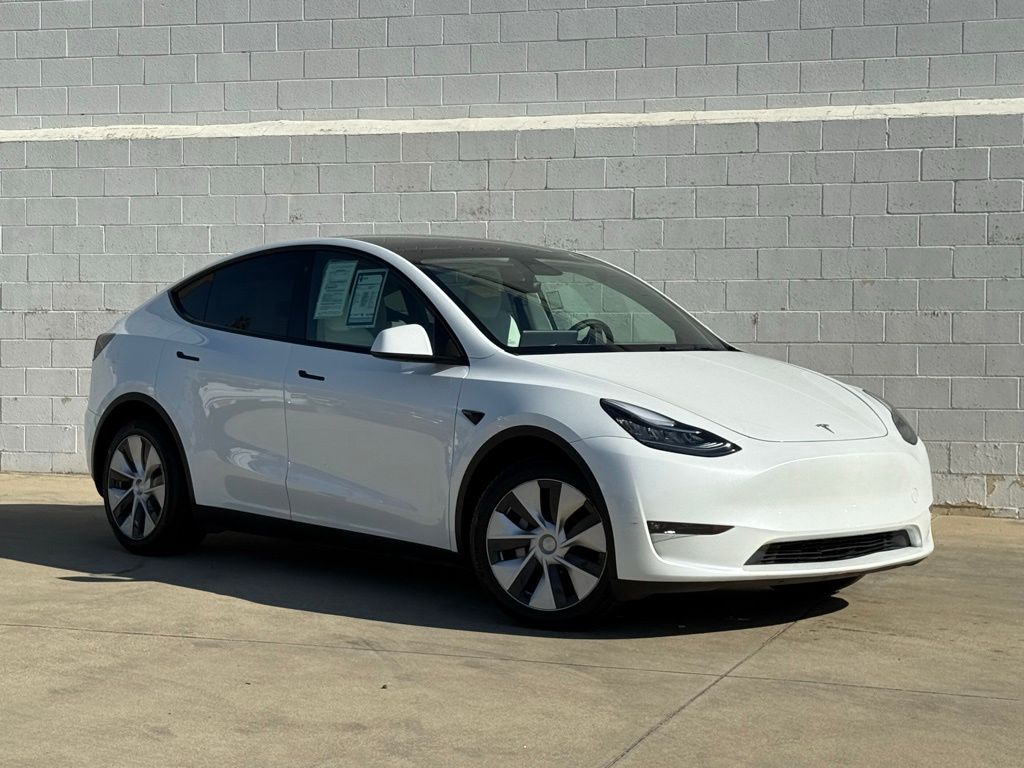 2023 Tesla Model Y Long Range's photo