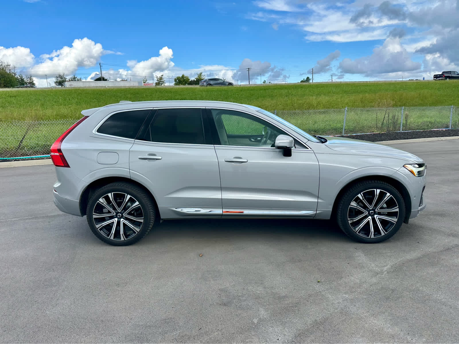 2023 Volvo XC60 Ultimate photo 3