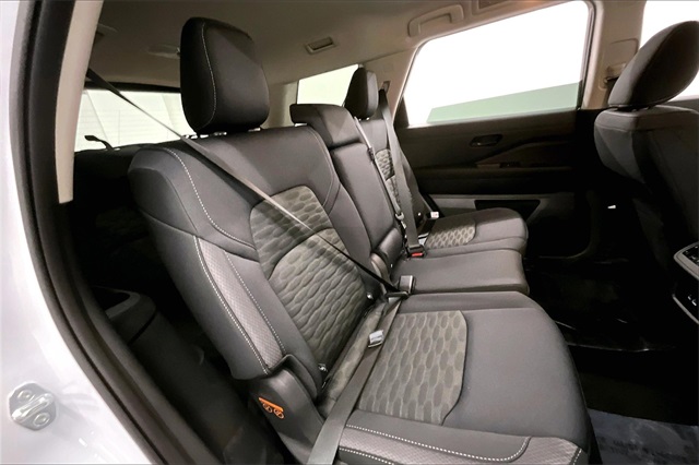 2025 Nissan Pathfinder SV photo 30