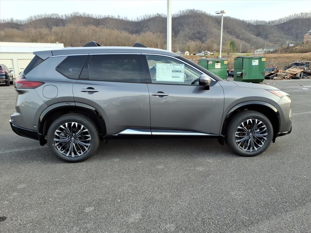 2026 Nissan Rogue Platinum photo 2