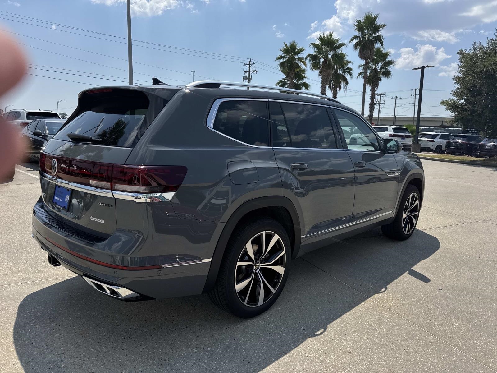 2026 Volkswagen Atlas SEL Premium R-Line photo 4