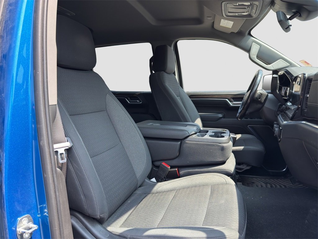 2022 Chevrolet Silverado RST photo 16
