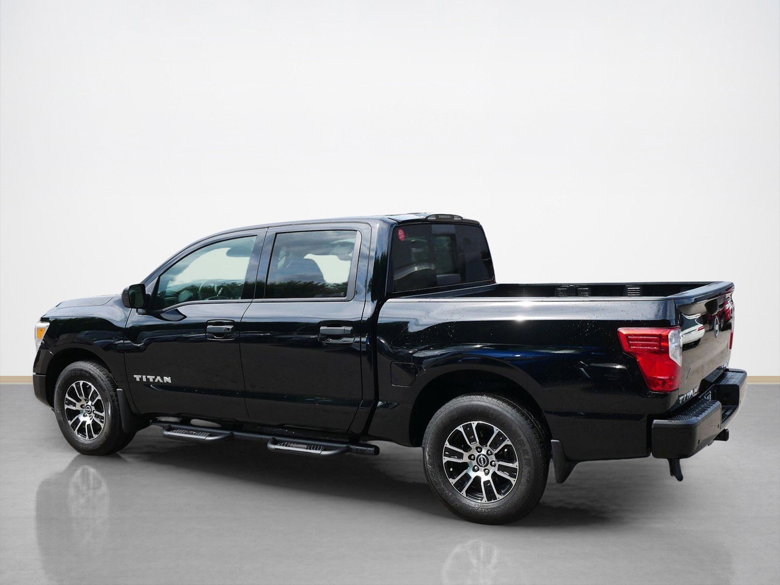 2024 Nissan Titan SV photo 4
