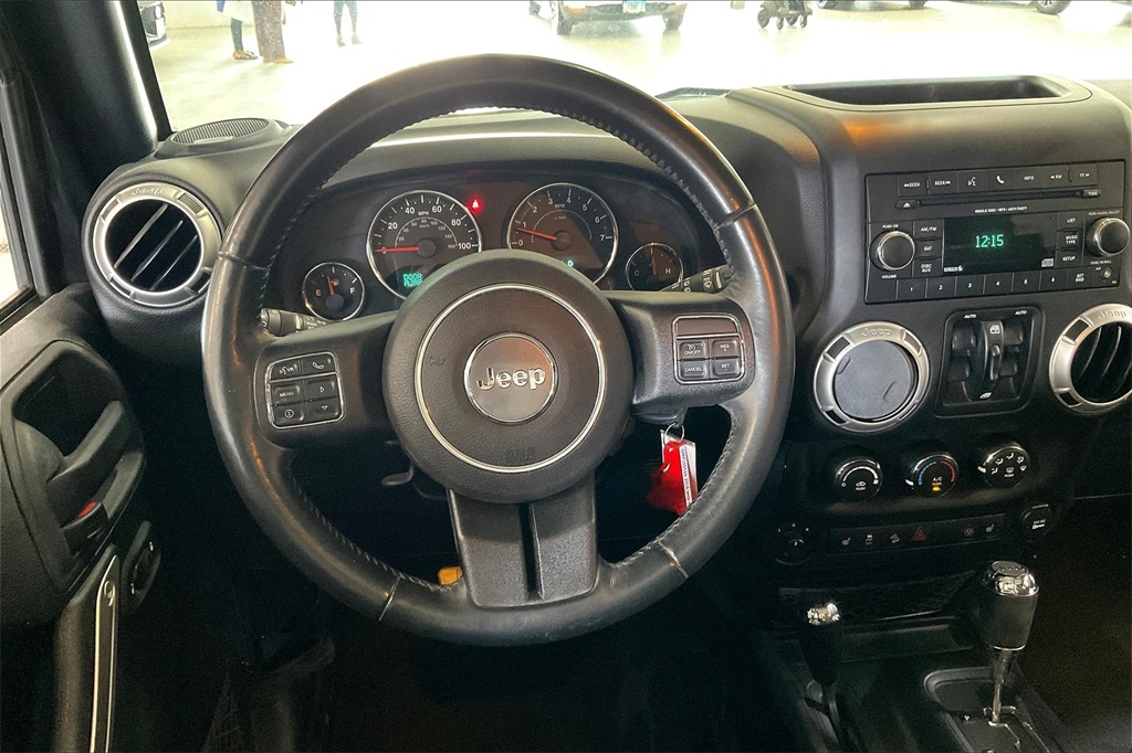 2016 Jeep Wrangler Unlimited Sahara photo 4