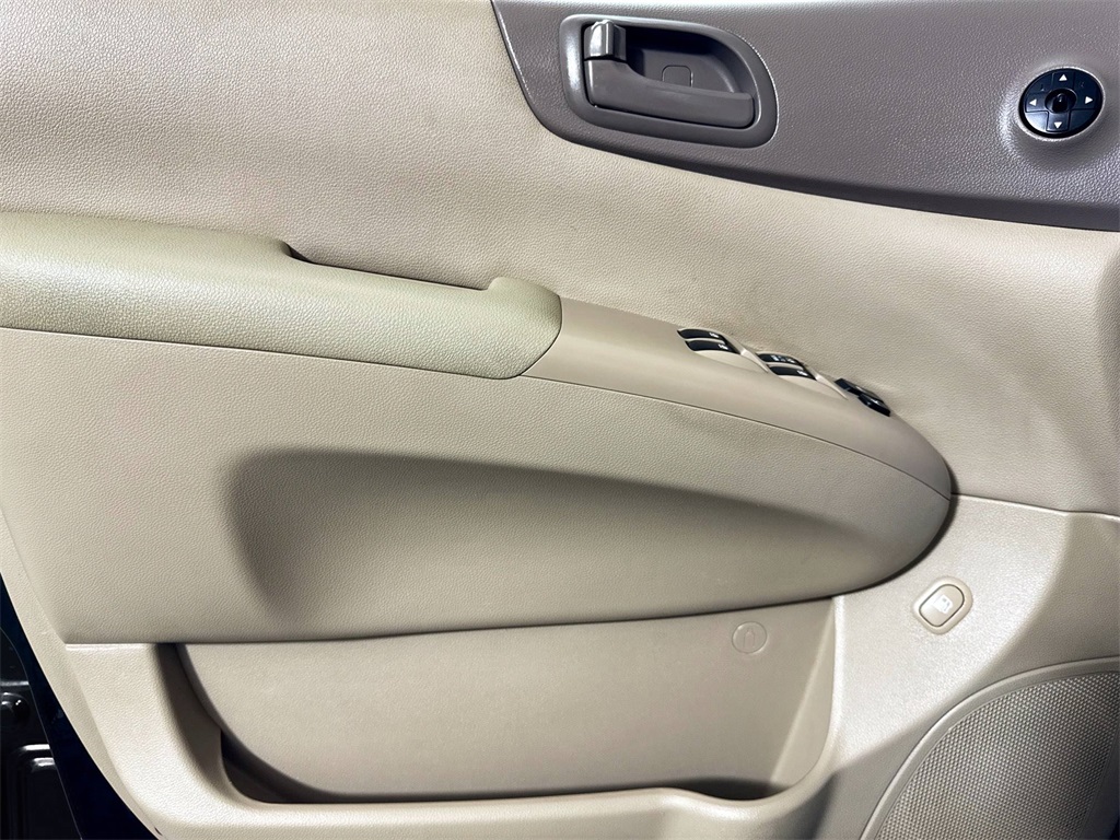 2012 Kia Sedona LX photo 20