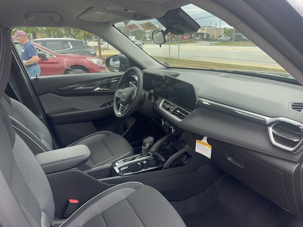 2026 Chevrolet Trailblazer LT photo 3