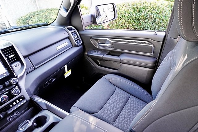 New 2026 Diamond Black Crystal Pearl-Coat Exterior Paint RAM Big Horn/Lone Star image 25