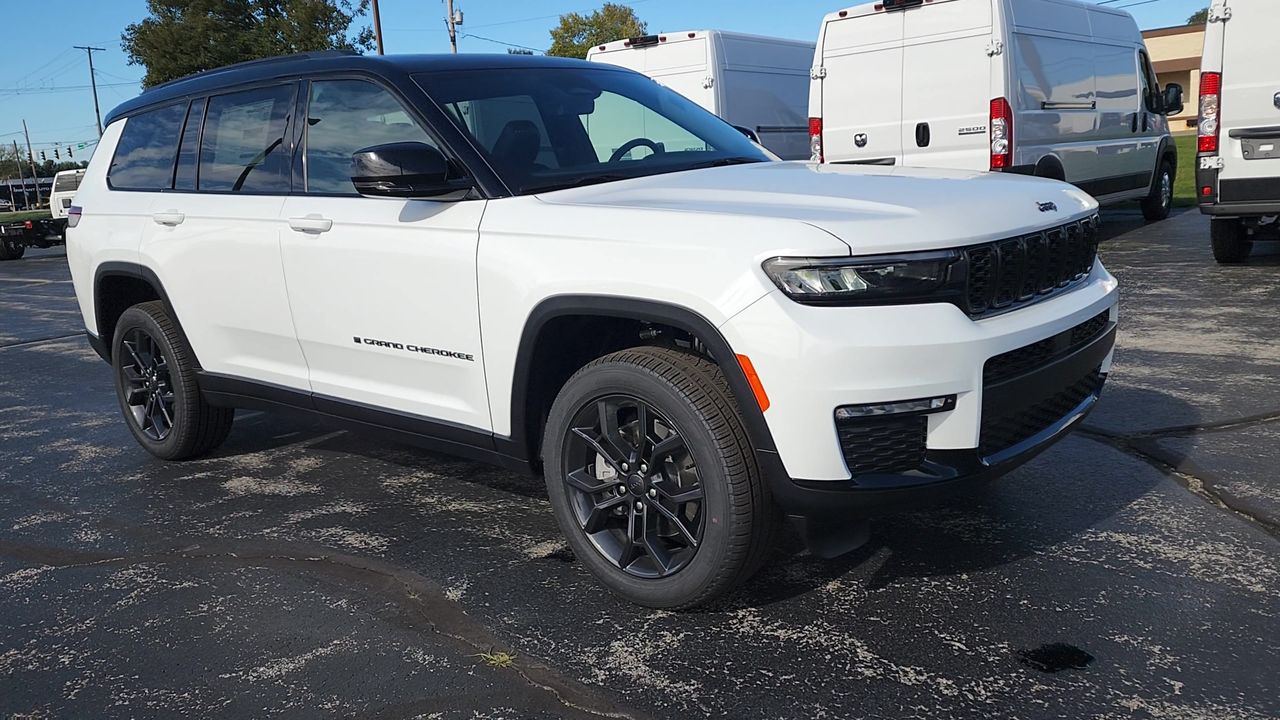2025 Jeep Grand Cherokee Limited photo 2