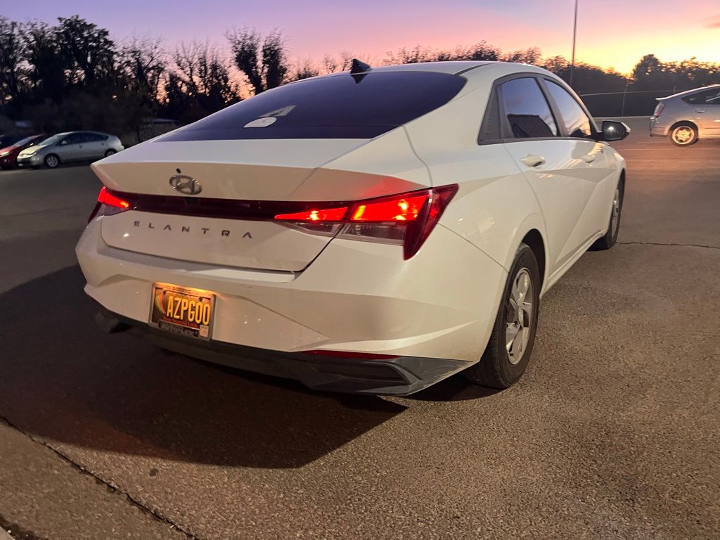 2021 Hyundai Elantra SE photo 3