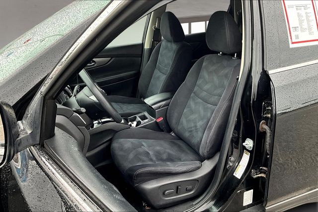 2016 Nissan Rogue SV photo 21