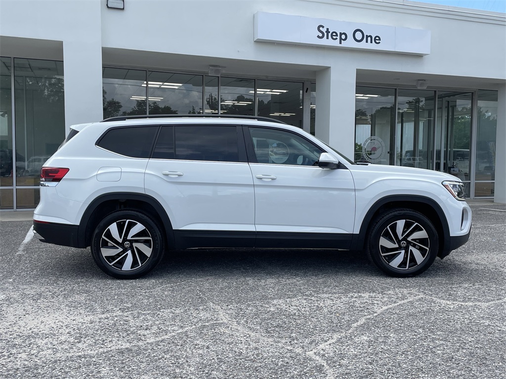 2025 Volkswagen Atlas SE Technology photo 2