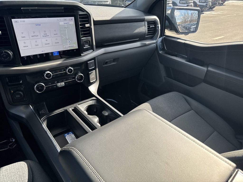 2025 Ford F-150 XLT photo 25