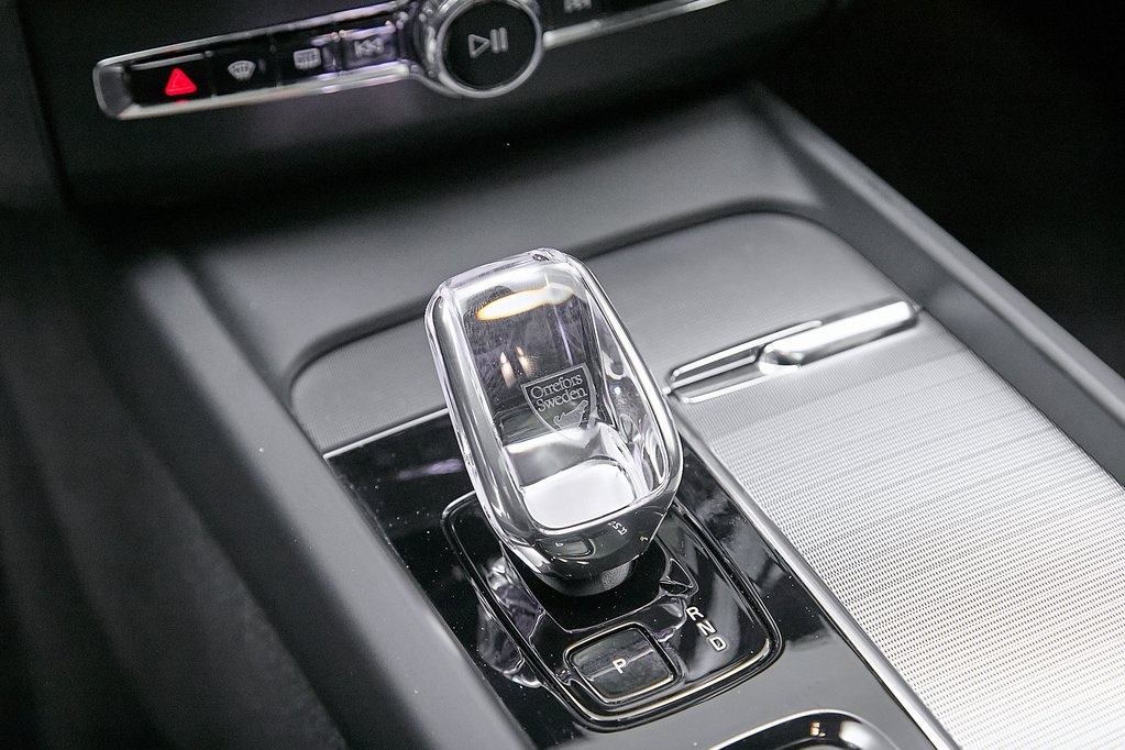 2025 VOLVO XC60 - Image 19