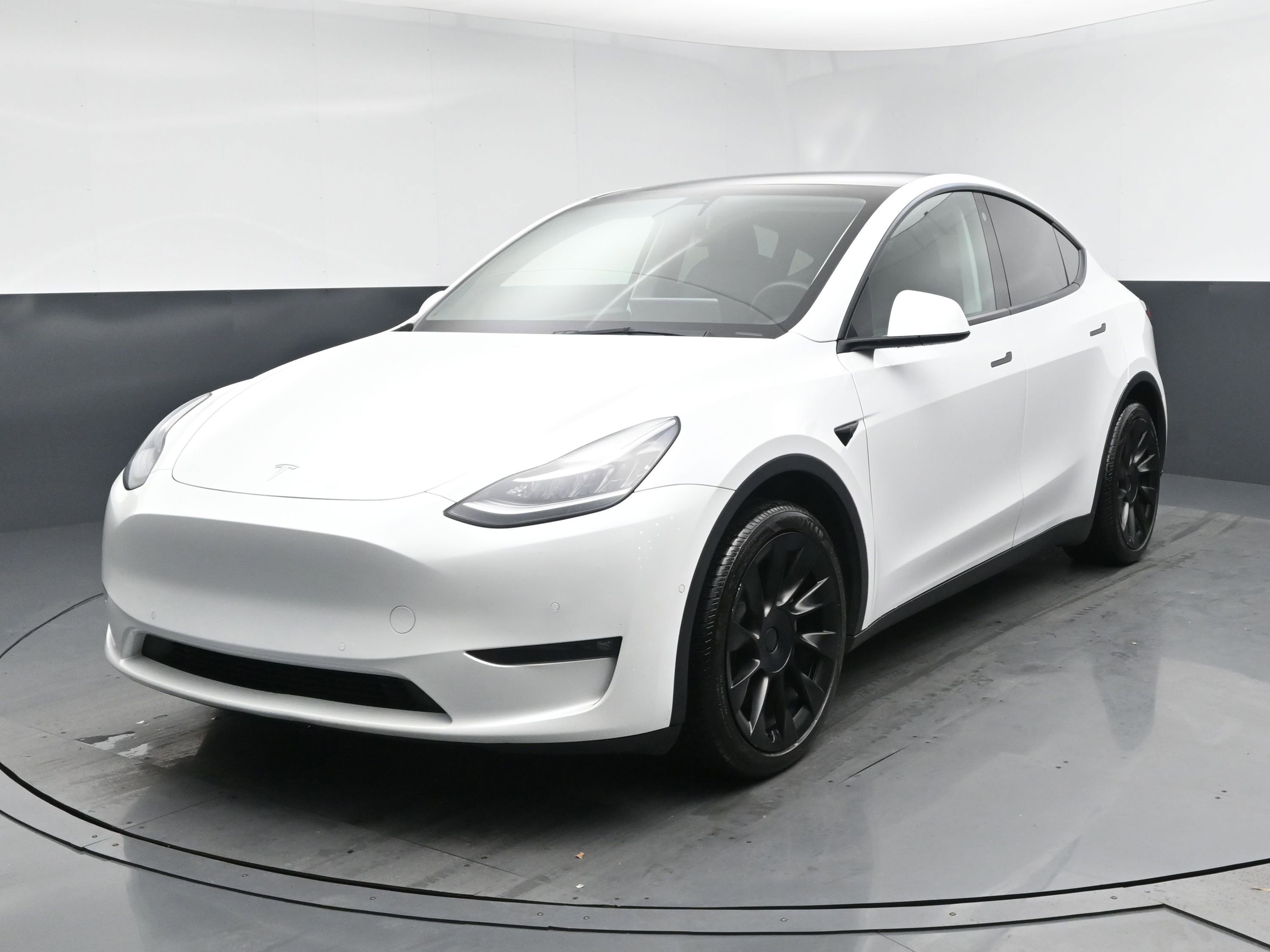 2021 Tesla Model Y Long Range's photo