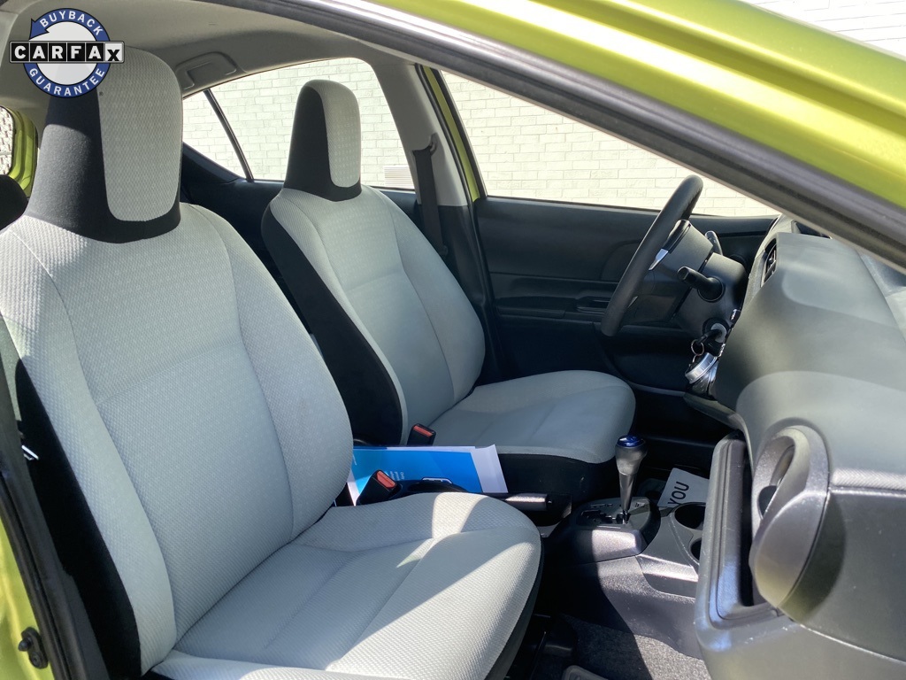 2016 Toyota Prius C One photo 13