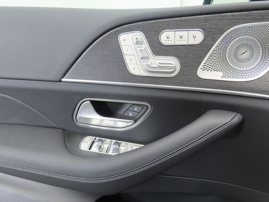 2026 Mercedes Benz GLS 450 4MATIC photo 24