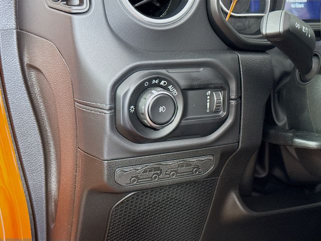 2025 Jeep Wrangler Sahara photo 10