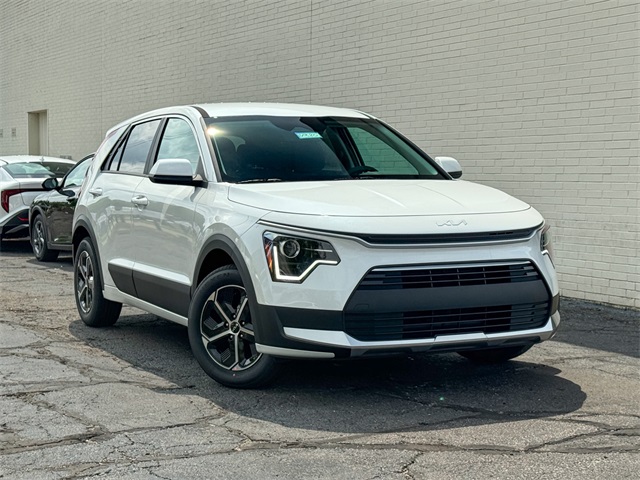 2025 Kia Niro LX photo 2