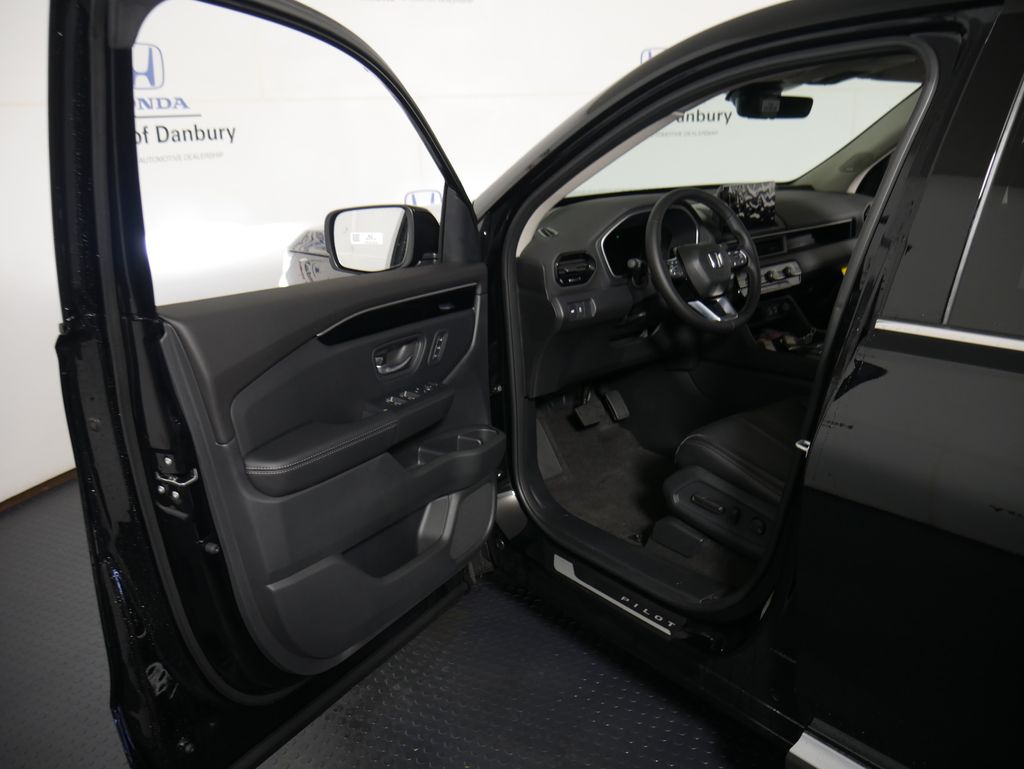 2025 Honda Pilot Touring photo 10