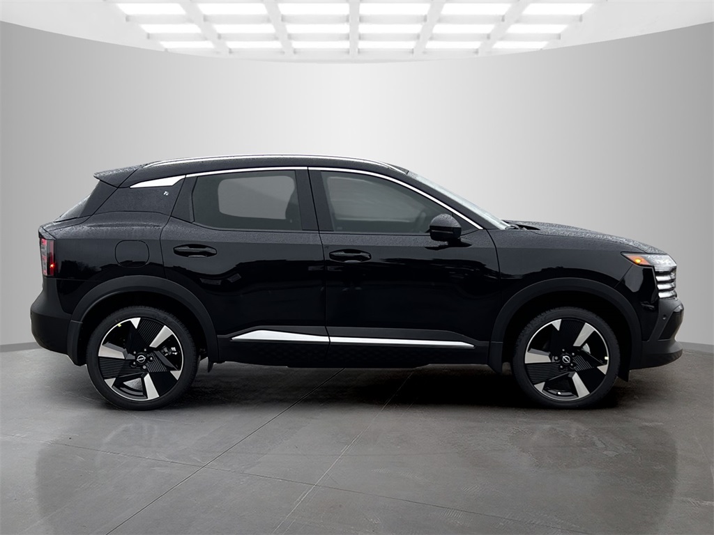 2025 Nissan Kicks SR photo 4